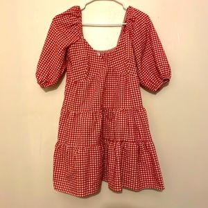 Midi dress in square pattern red and white.